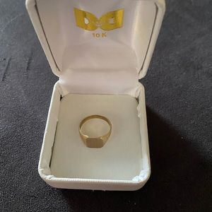 Childs or Mens or Womens 10k Yellow Gold Ring size 5